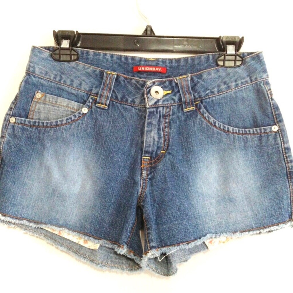 Unionbay Distressed Jean Shorts / showed pockets